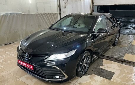 Toyota Camry, 2021 год, 3 999 999 рублей, 1 фотография