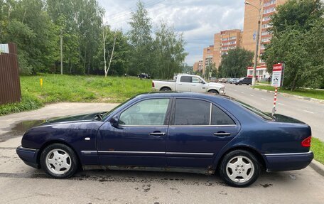 Mercedes-Benz E-Класс, 1997 год, 310 000 рублей, 5 фотография