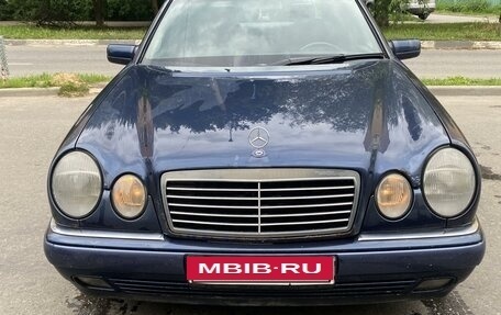 Mercedes-Benz E-Класс, 1997 год, 310 000 рублей, 2 фотография