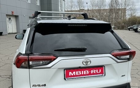 Toyota RAV4, 2021 год, 5 000 000 рублей, 12 фотография
