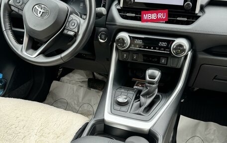 Toyota RAV4, 2021 год, 5 000 000 рублей, 27 фотография