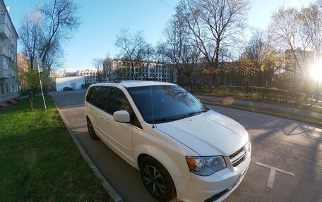 Dodge Caravan V, 2011 год, 1 300 000 рублей, 2 фотография