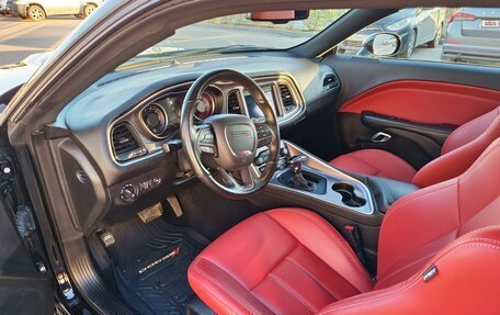 Dodge Challenger III рестайлинг 2, 2019 год, 3 950 000 рублей, 10 фотография