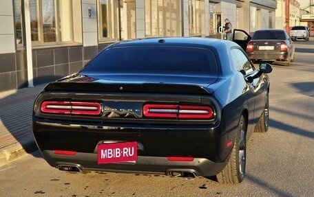 Dodge Challenger III рестайлинг 2, 2019 год, 3 950 000 рублей, 7 фотография