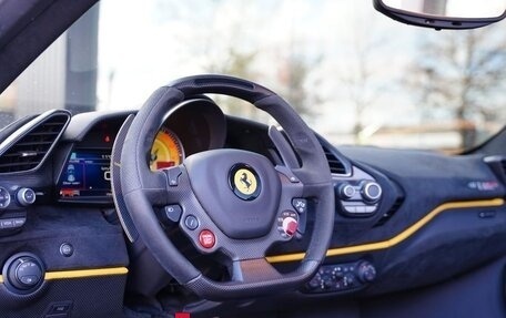 Ferrari 488, 2019 год, 75 000 000 рублей, 14 фотография