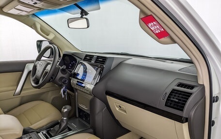 Toyota Land Cruiser Prado 150 рестайлинг 2, 2022 год, 7 190 000 рублей, 11 фотография