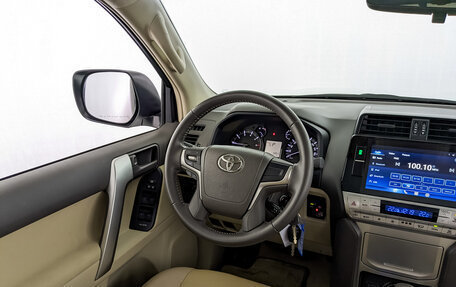 Toyota Land Cruiser Prado 150 рестайлинг 2, 2022 год, 7 190 000 рублей, 27 фотография