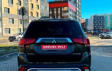 Mitsubishi Outlander III рестайлинг 3, 2019 год, 3 190 000 рублей, 6 фотография