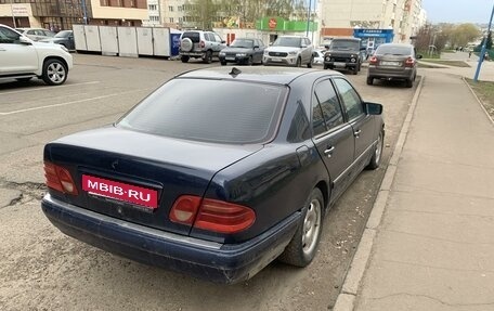 Mercedes-Benz E-Класс, 1998 год, 650 000 рублей, 4 фотография