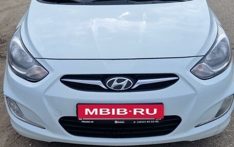 Hyundai Solaris II рестайлинг, 2013 год, 800 000 рублей, 3 фотография