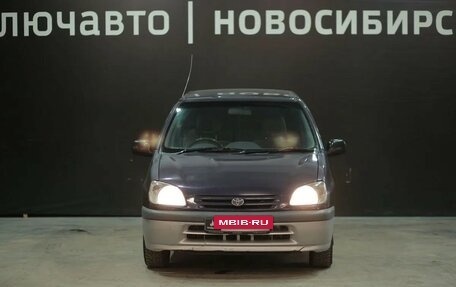Toyota Raum I, 1999 год, 340 000 рублей, 2 фотография