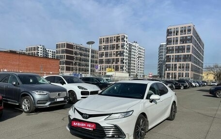 Toyota Camry, 2021 год, 3 599 000 рублей, 2 фотография