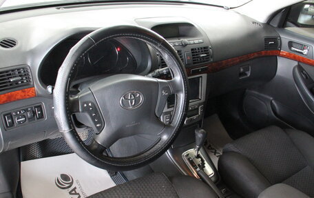 Toyota Avensis III рестайлинг, 2004 год, 1 049 000 рублей, 9 фотография