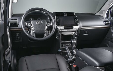 Toyota Land Cruiser Prado 150 рестайлинг 2, 2022 год, 8 620 000 рублей, 6 фотография