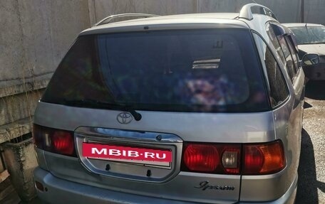 Toyota Ipsum II, 2000 год, 730 000 рублей, 4 фотография