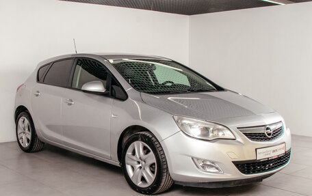 Opel Astra J, 2011 год, 749 400 рублей, 2 фотография