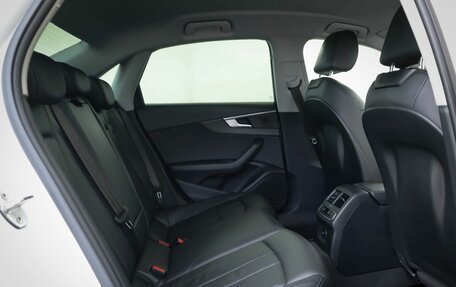 Audi A4, 2018 год, 2 600 000 рублей, 17 фотография