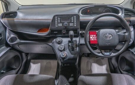Toyota Sienta II, 2018 год, 1 599 000 рублей, 8 фотография