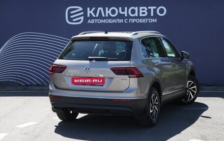 Volkswagen Tiguan II, 2018 год, 2 750 000 рублей, 2 фотография