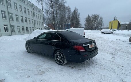 Mercedes-Benz E-Класс, 2018 год, 3 000 000 рублей, 4 фотография