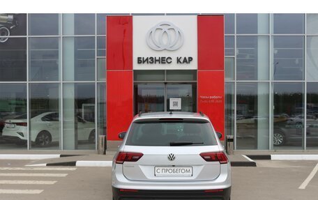 Volkswagen Tiguan II, 2019 год, 2 392 000 рублей, 6 фотография
