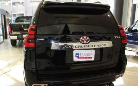 Toyota Land Cruiser Prado 150 рестайлинг 2, 2021 год, 3 850 000 рублей, 7 фотография