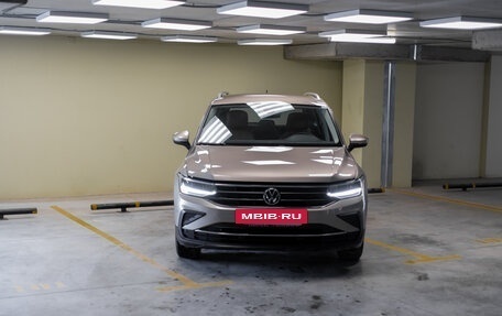 Volkswagen Tiguan II, 2021 год, 3 018 693 рублей, 2 фотография