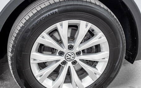 Volkswagen Tiguan II, 2018 год, 2 350 000 рублей, 21 фотография
