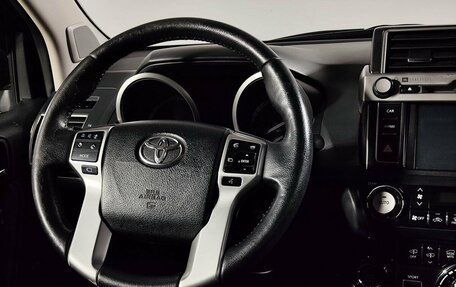 Toyota Land Cruiser Prado 150 рестайлинг 2, 2017 год, 4 499 000 рублей, 20 фотография