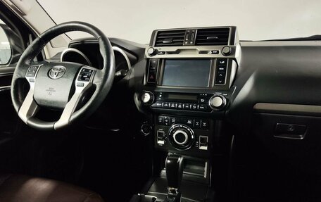 Toyota Land Cruiser Prado 150 рестайлинг 2, 2017 год, 4 499 000 рублей, 26 фотография