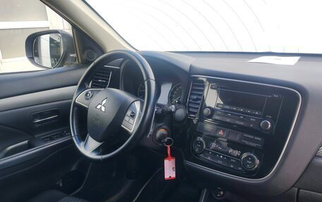 Mitsubishi Outlander III рестайлинг 3, 2013 год, 1 632 000 рублей, 5 фотография