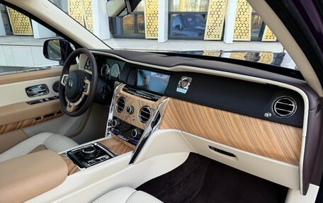 Rolls-Royce Cullinan, 2018 год, 37 900 000 рублей, 28 фотография