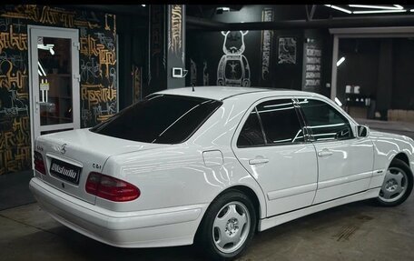 Mercedes-Benz E-Класс, 2001 год, 750 000 рублей, 2 фотография