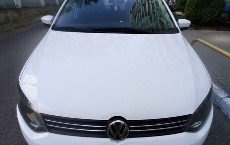 Volkswagen Polo VI (EU Market), 2011 год, 750 000 рублей, 2 фотография