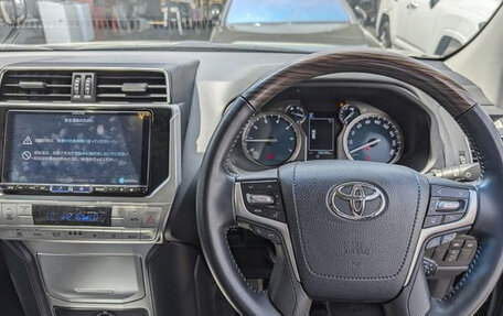 Toyota Land Cruiser Prado 150 рестайлинг 2, 2021 год, 3 500 000 рублей, 31 фотография