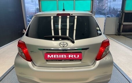 Toyota Vitz, 2012 год, 845 000 рублей, 5 фотография