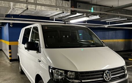 Volkswagen Transporter T6 рестайлинг, 2017 год, 3 600 000 рублей, 6 фотография