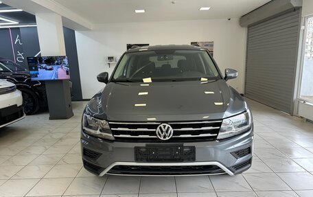 Volkswagen Tiguan II, 2020 год, 2 770 000 рублей, 2 фотография