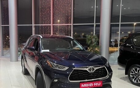 Toyota Highlander, 2022 год, 9 800 000 рублей, 3 фотография