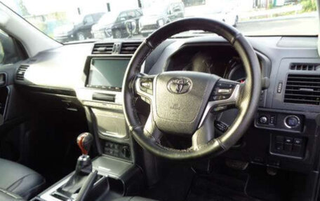 Toyota Land Cruiser Prado 150 рестайлинг 2, 2021 год, 3 510 000 рублей, 4 фотография