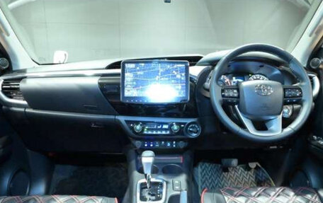 Toyota Hilux VIII, 2021 год, 2 870 000 рублей, 10 фотография