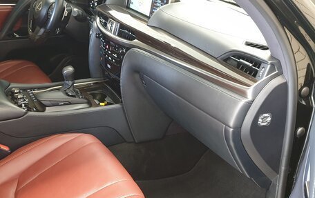 Lexus LX III, 2018 год, 10 000 000 рублей, 3 фотография