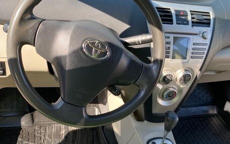 Toyota Yaris III рестайлинг, 2006 год, 810 000 рублей, 3 фотография