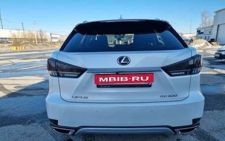 Lexus RX IV рестайлинг, 2019 год, 6 500 000 рублей, 4 фотография