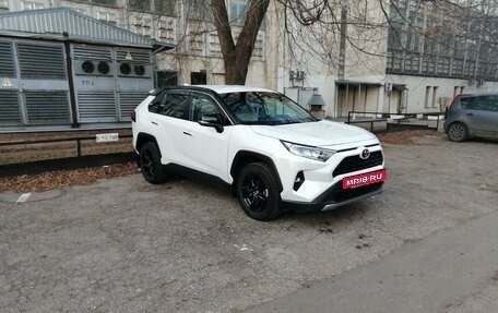 Toyota RAV4, 2021 год, 3 600 000 рублей, 2 фотография