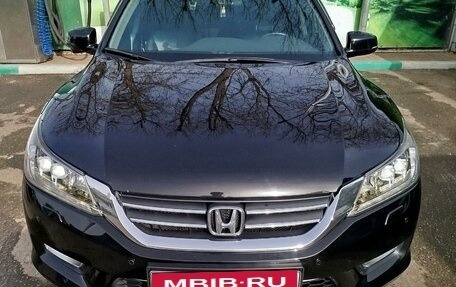 Honda Accord IX рестайлинг, 2013 год, 1 730 000 рублей, 2 фотография