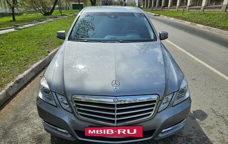 Mercedes-Benz E-Класс, 2010 год, 1 750 000 рублей, 3 фотография