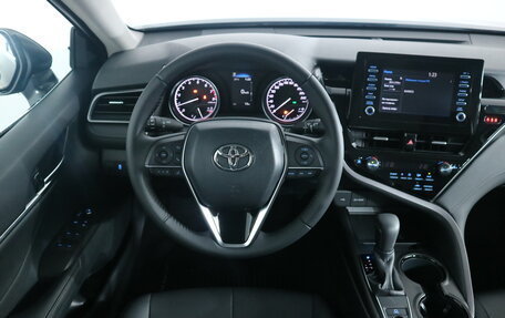 Toyota Camry, 2022 год, 3 450 000 рублей, 10 фотография