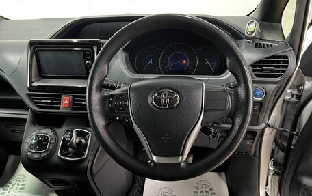 Toyota Voxy III, 2018 год, 2 349 000 рублей, 17 фотография
