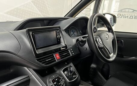 Toyota Voxy III, 2018 год, 2 349 000 рублей, 23 фотография